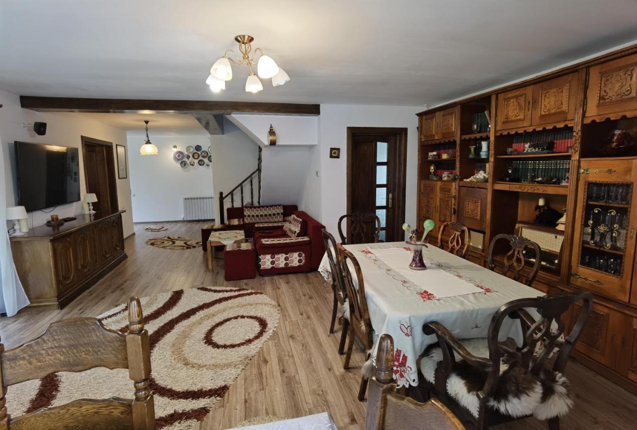 Hotel Conacul Caterinei Polovragi Zewnętrze zdjęcie